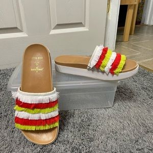 Minnetonka Lottie Moss Slides-Fun Fringe! Size 7 UNWORN